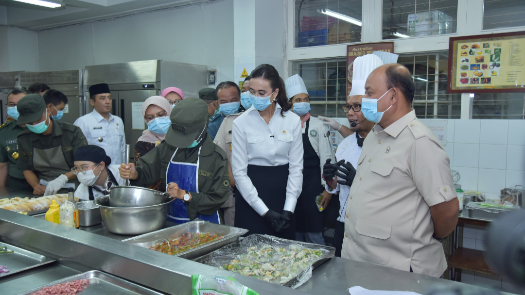 BGN Mukomuko dan Menpar Tinjau Praktik Siswa SPPI Batch-3 di Dapur NHI