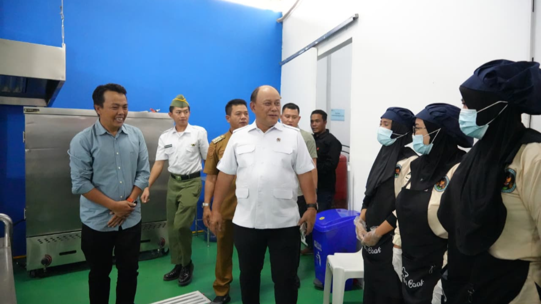 Dorong Ekonomi Rakyat melalui MBG, Kepala BGN Mukomuko Pantau SPPG di Bandung